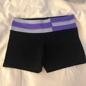 Lululemon reverse groove short (regular) - size 8